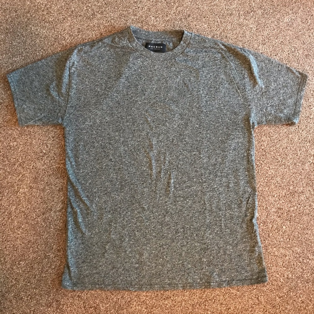 PacSun grey short-sleeve shirt